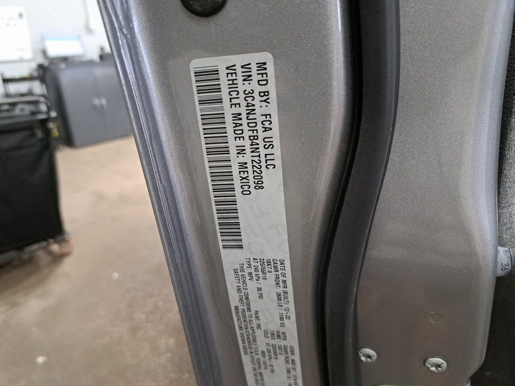 Certified 2022 Jeep Compass Latitude image 33