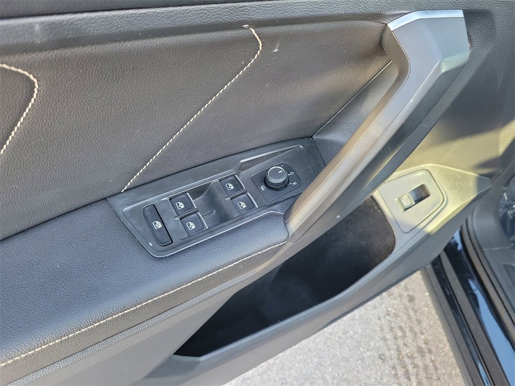 Used 2022 Volkswagen Tiguan SE image 15