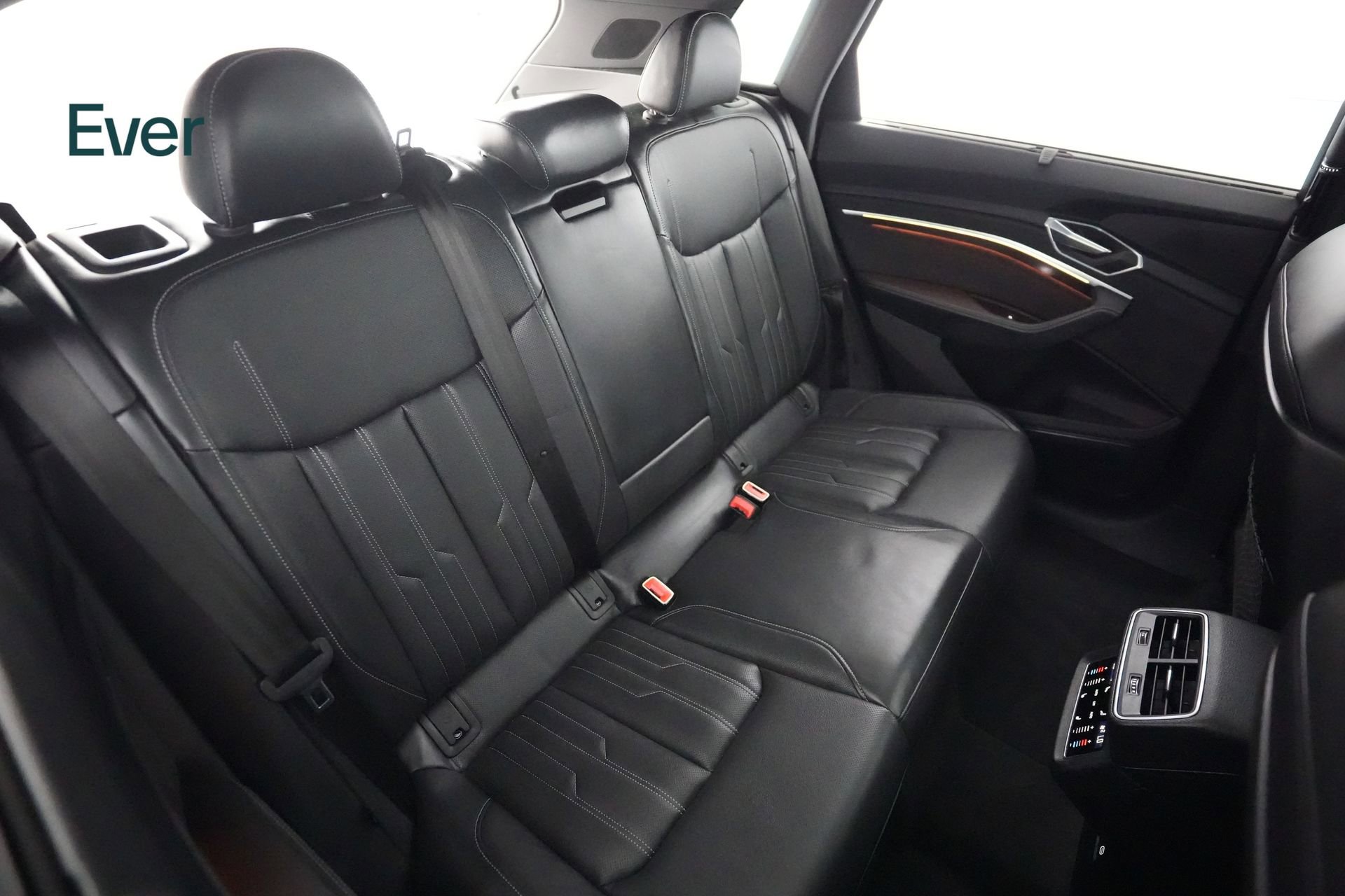 Used 2023 Audi e-tron Chronos image 5