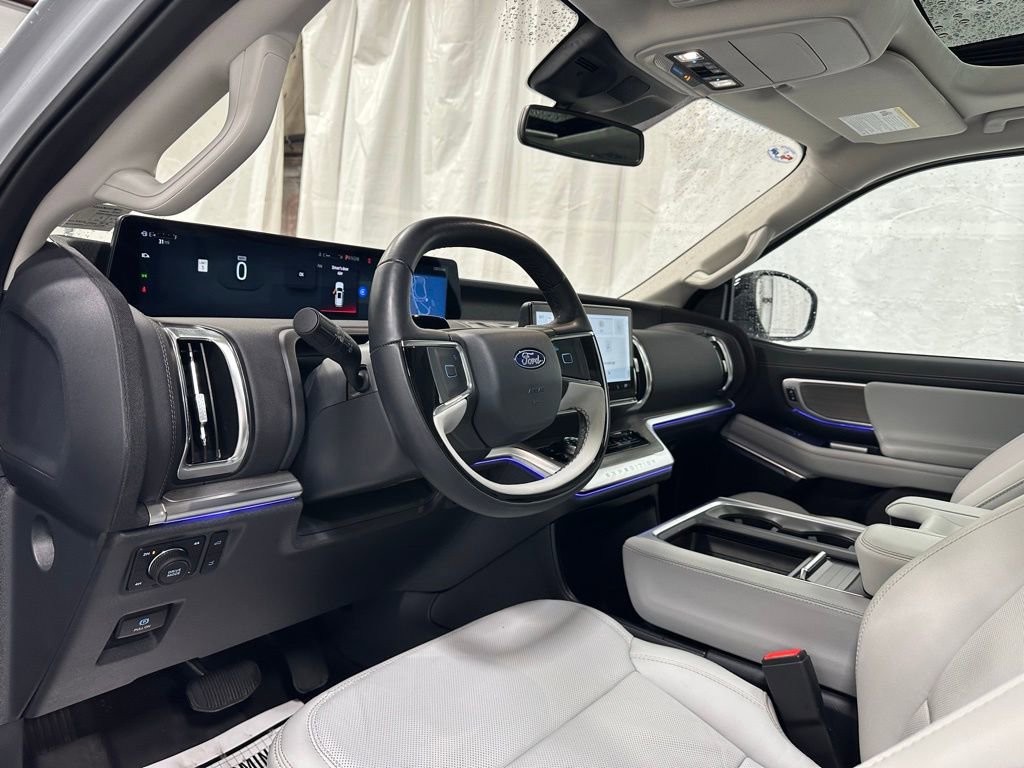 Used 2025 Ford Expedition Platinum image 15
