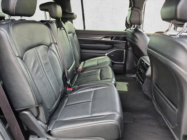 Used 2024 Jeep Wagoneer L Series II w/ Flexible Seating Group AWD/4WD image 21