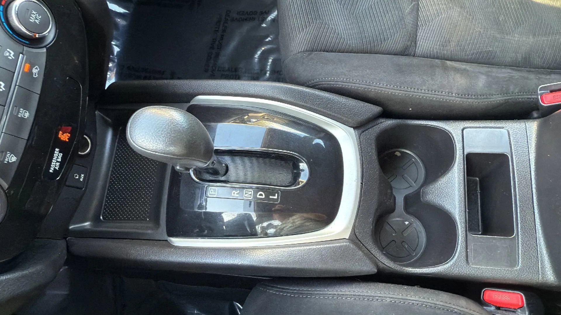 Used 2015 Nissan Rogue S image 37