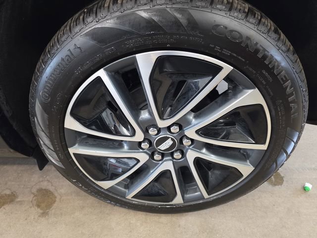 New 2026 Cadillac Optiq Sport 1 w/ LPO, Floor Liner Package AWD/4WD image 33