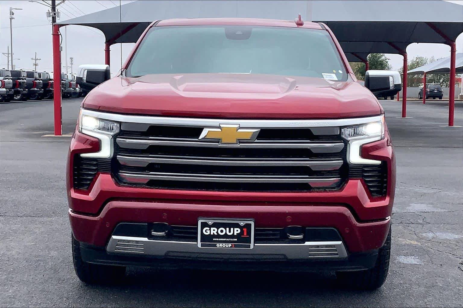 Used 2024 Chevrolet Silverado 1500 High Country w/ Z71 Off-Road Package AWD/4WD image 4