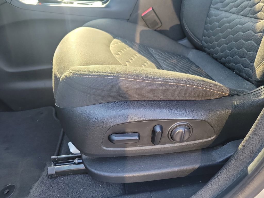 Used 2019 Chevrolet Equinox LT FWD image 19