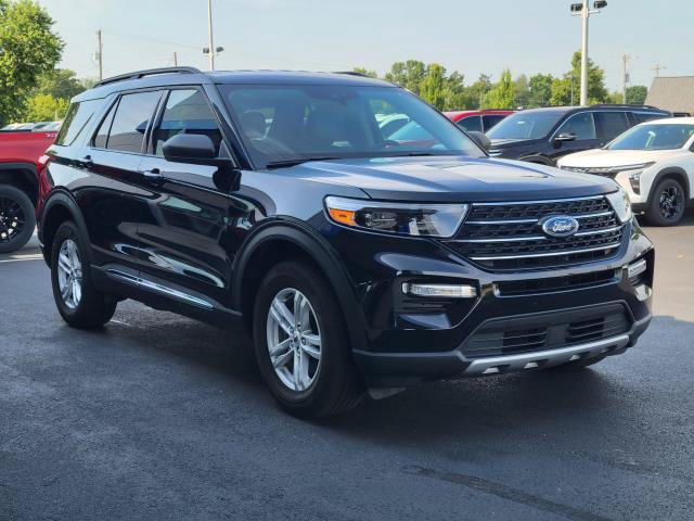 Used 2024 Ford Explorer XLT w/ Equipment Group 202A AWD/4WD image 2