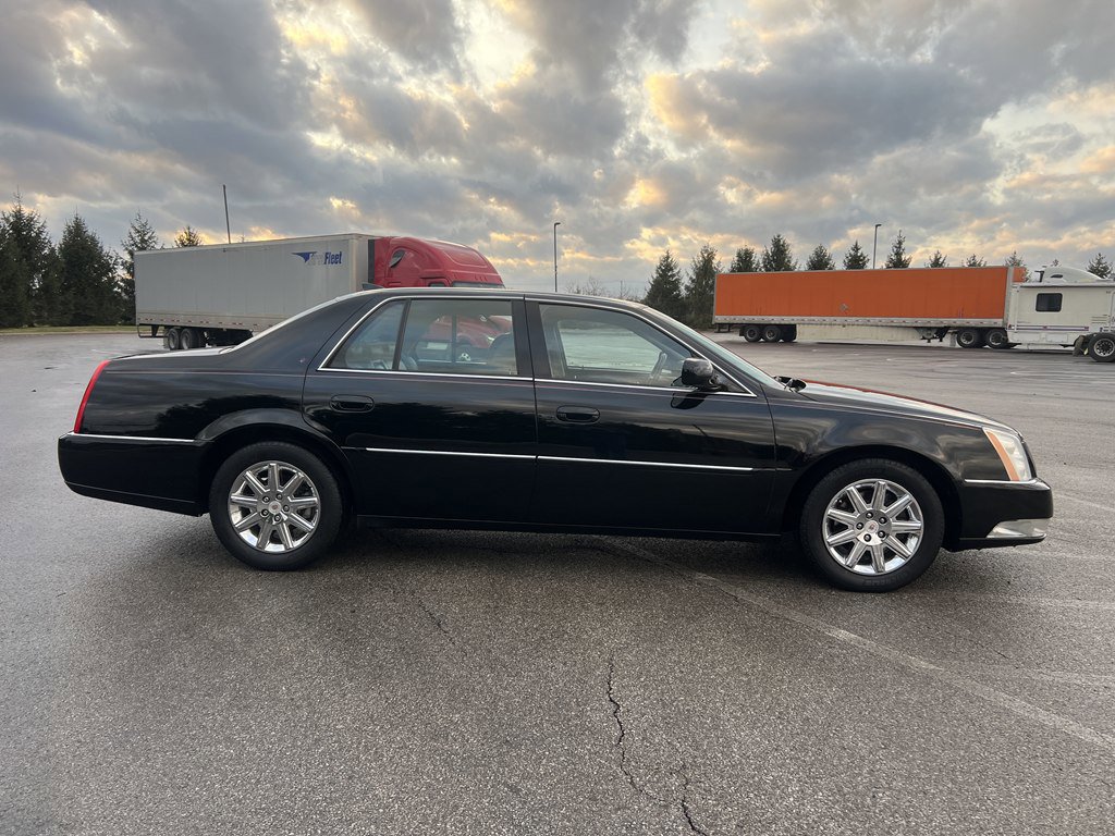 Used 2011 Cadillac DTS Premium image 6