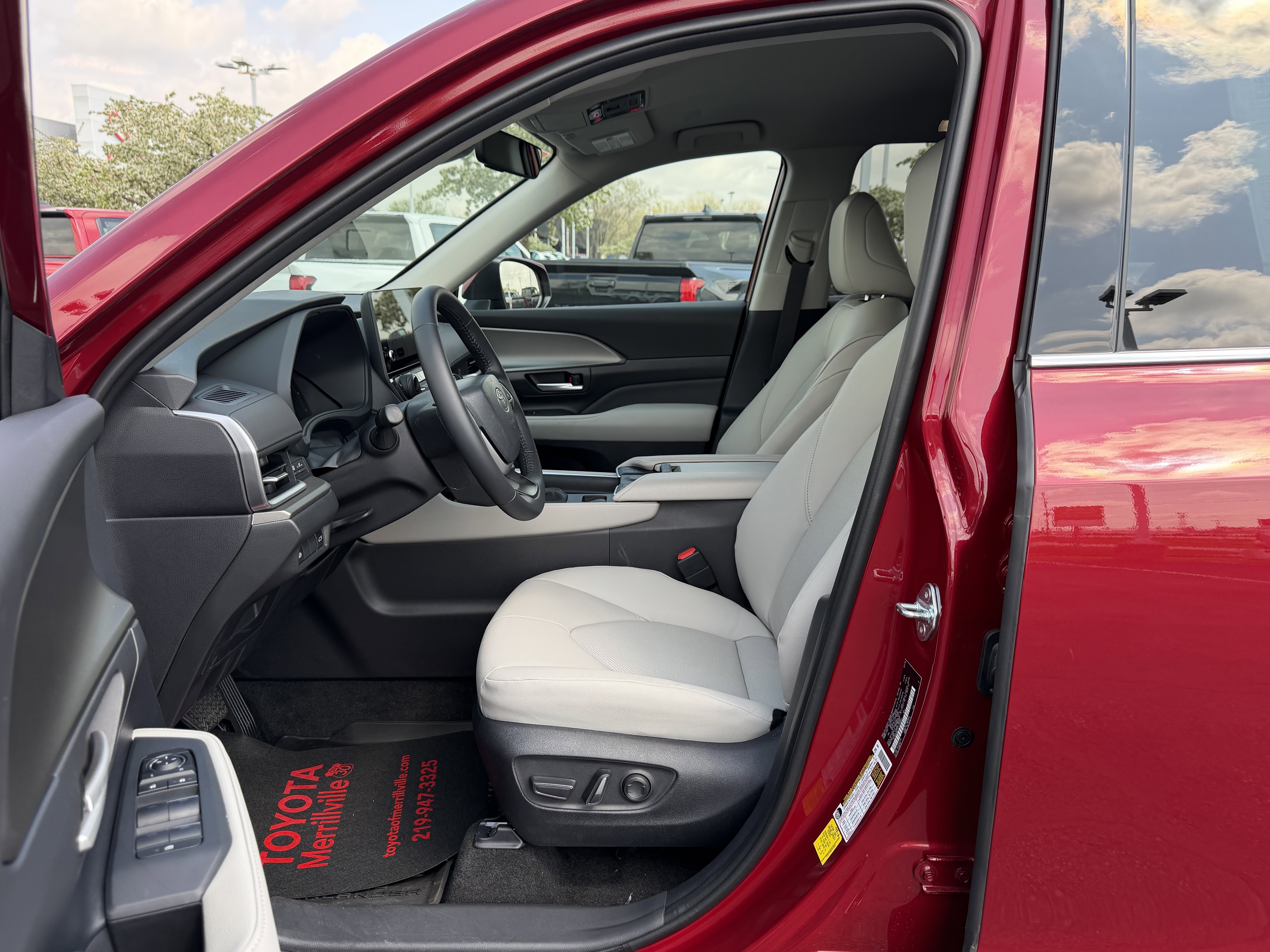 Used 2026 Toyota Grand Highlander XLE image 14