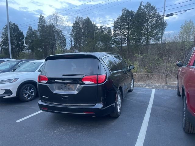 Used 2023 Chrysler Voyager LX image 8