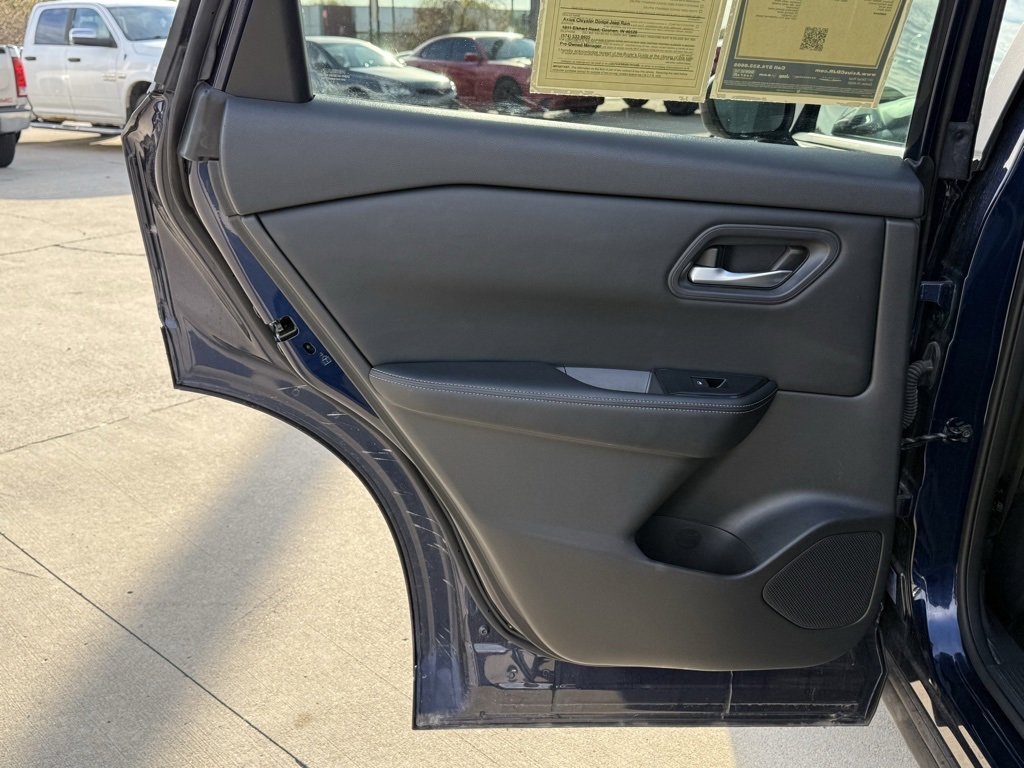 Used 2024 Nissan Rogue SV image 17