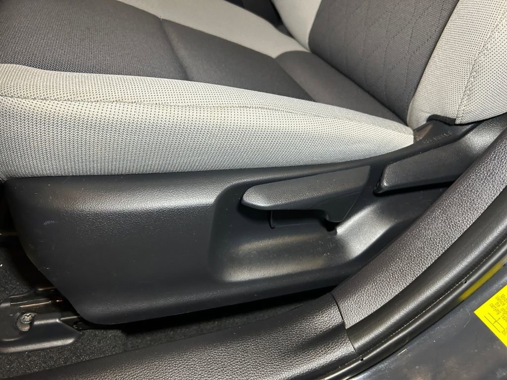 Used 2025 Toyota Corolla LE w/ Convenience Package FWD image 21