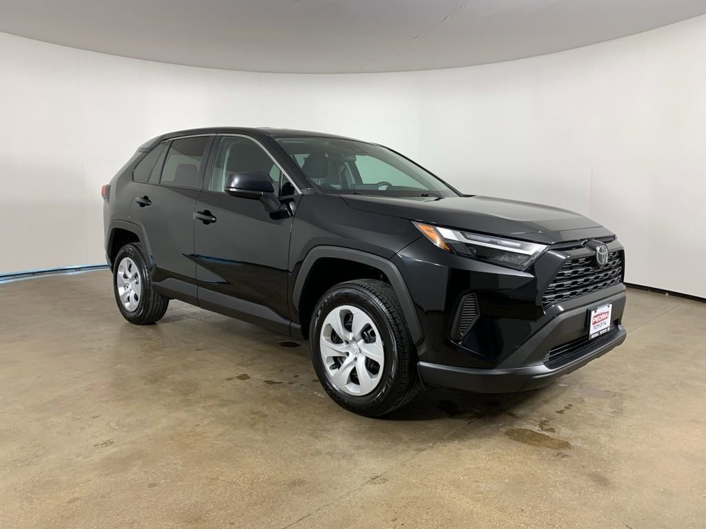 Used 2024 Toyota RAV4 LE image 5