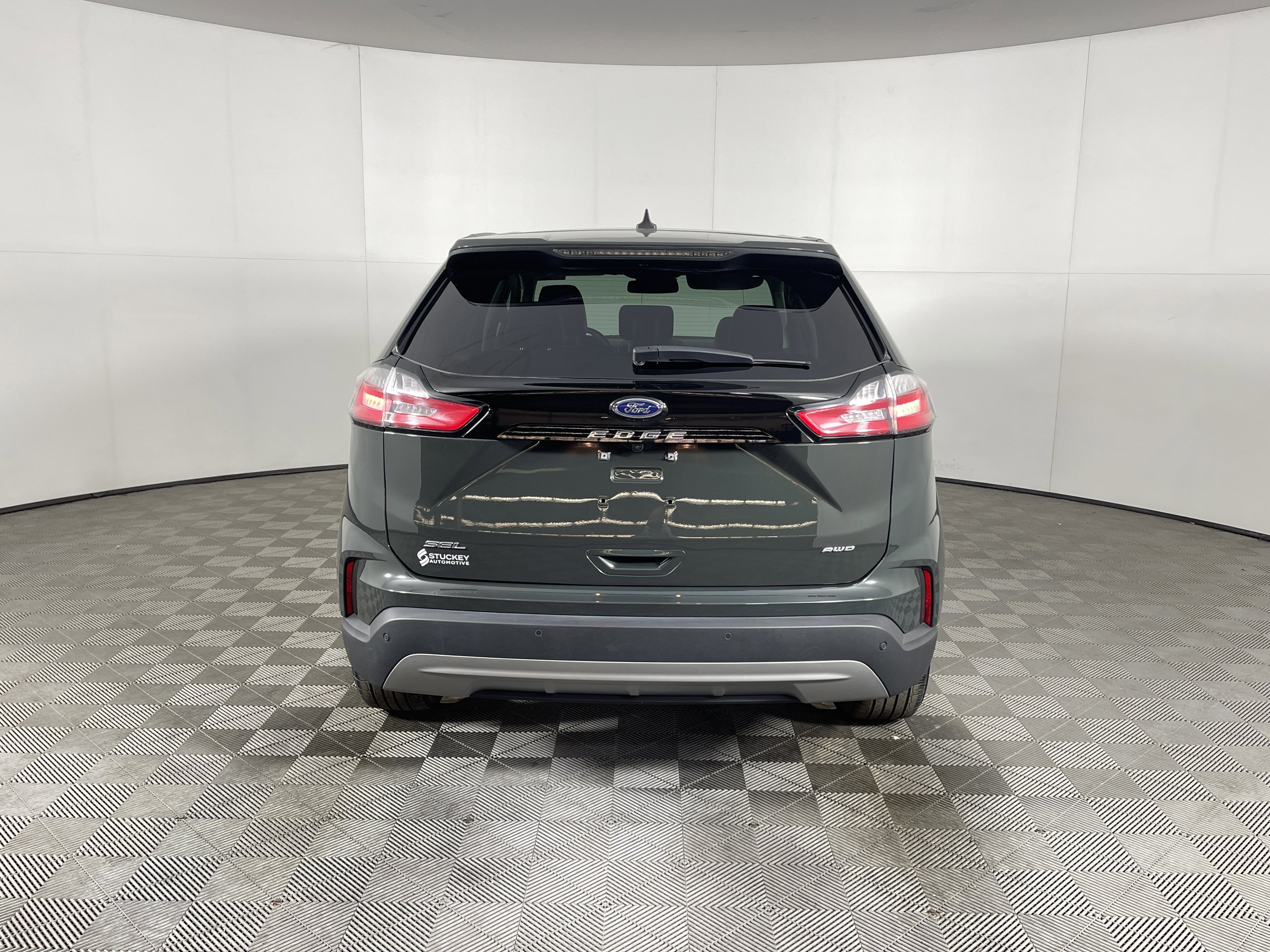 Used 2023 Ford Edge SEL w/ Convenience Package image 4