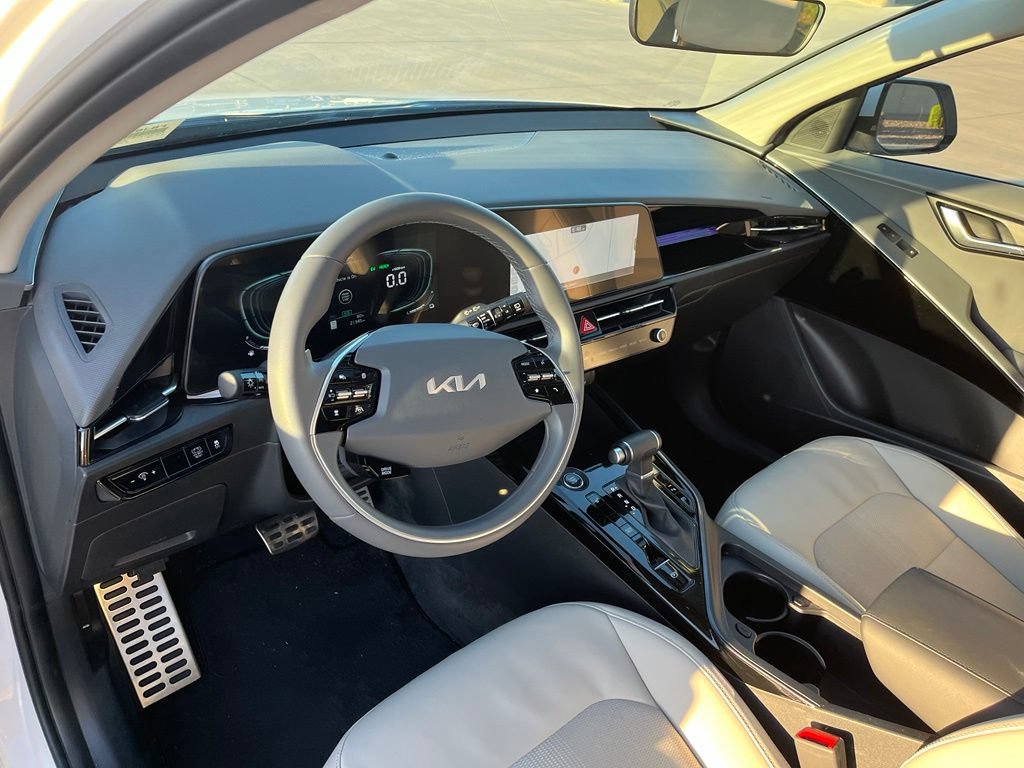 Used 2024 Kia Niro EX Touring FWD image 12