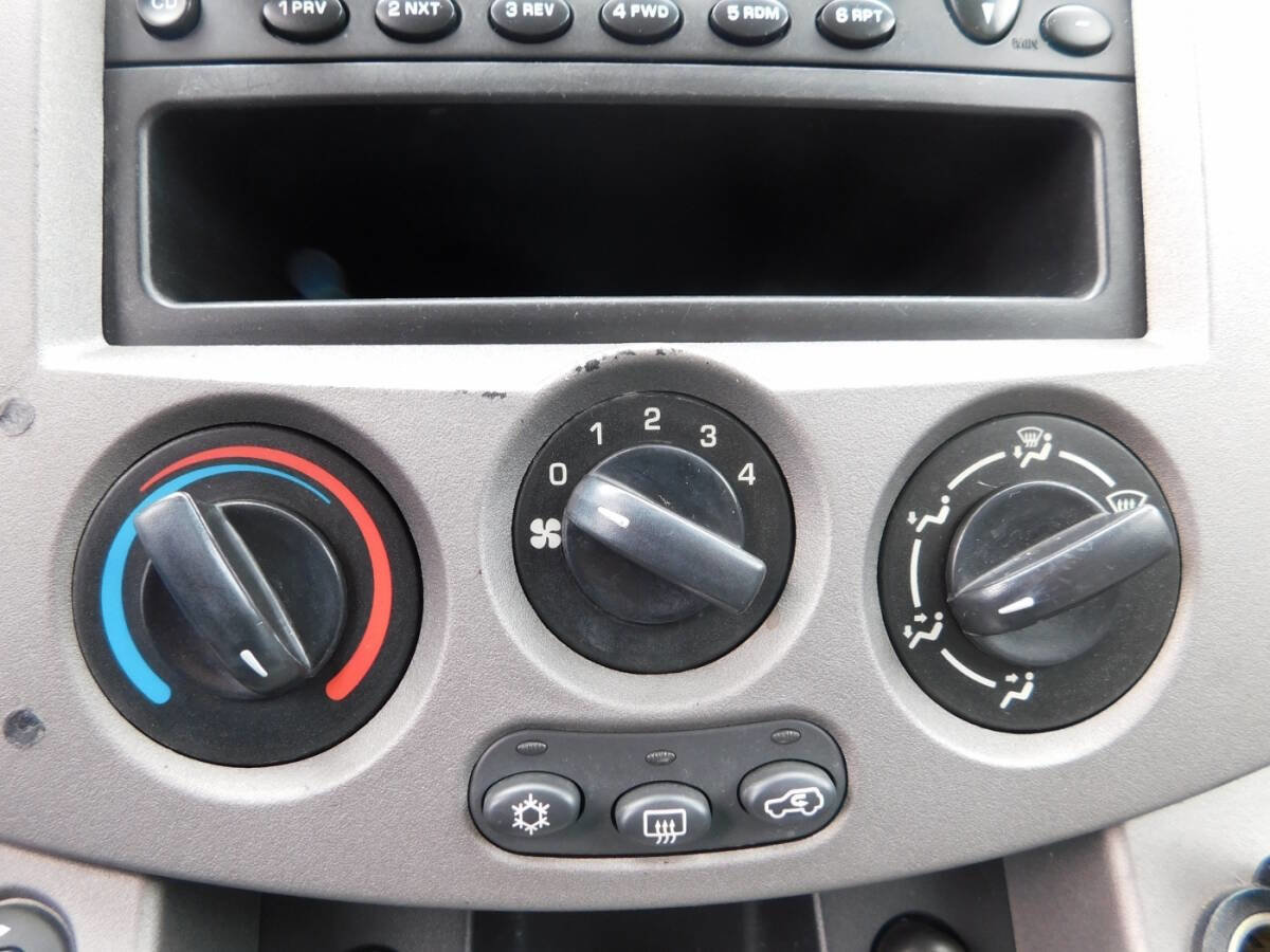 Used 2005 Saturn Vue AWD V6 w/ Comfort Pkg image 12