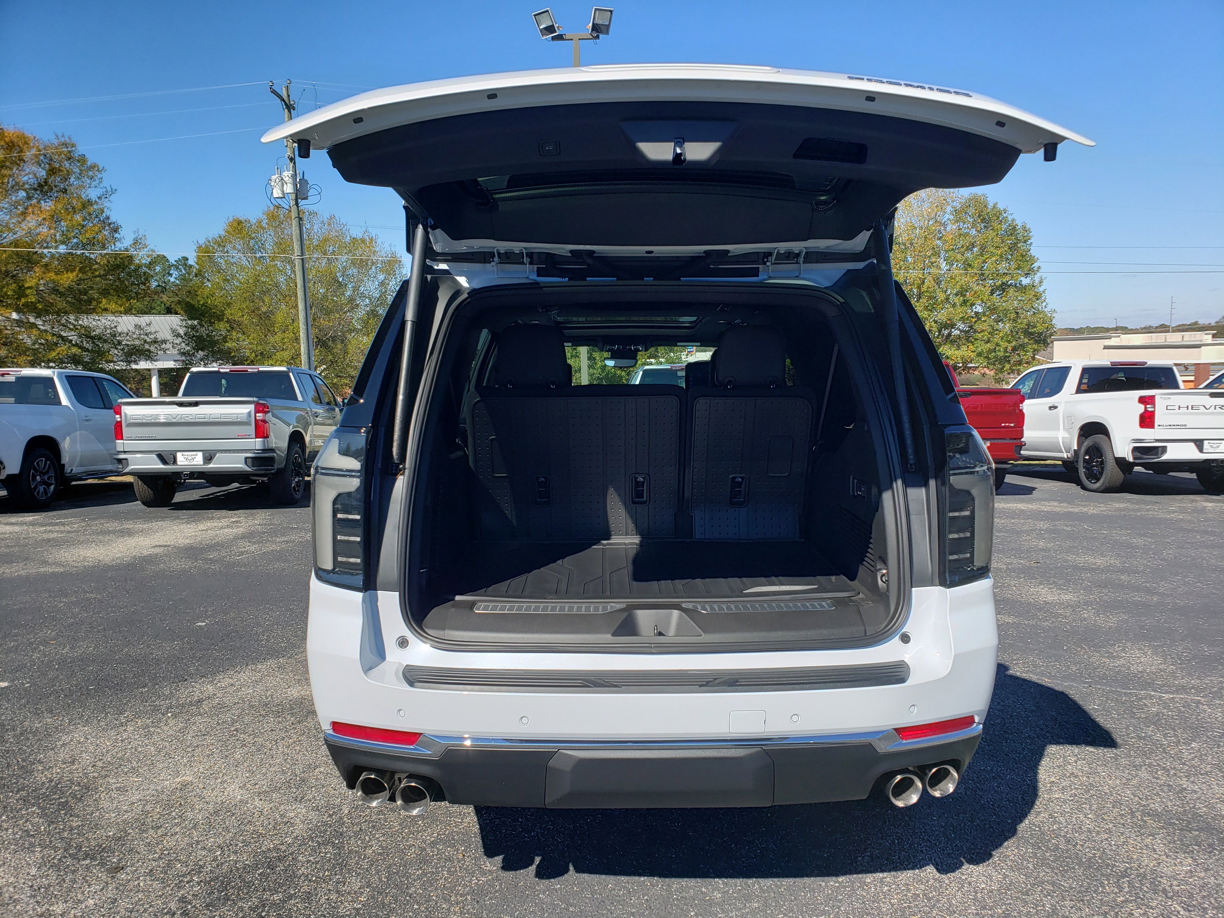 New 2026 Chevrolet Suburban Premier image 8