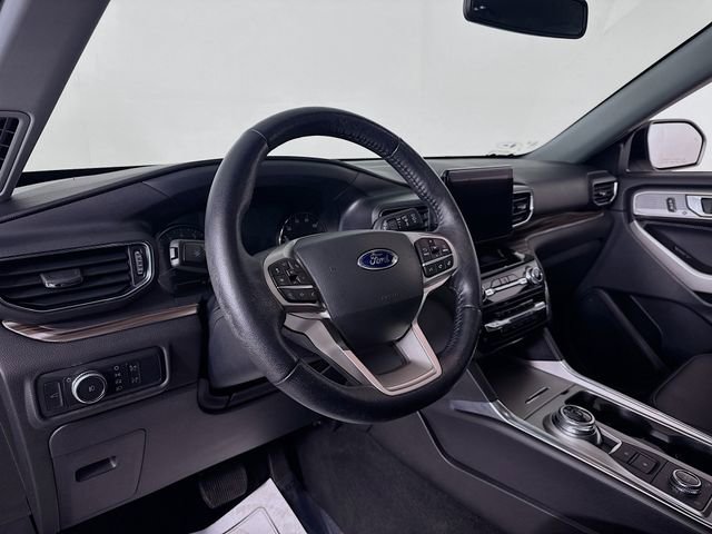 Used 2022 Ford Explorer Limited w/ Equipment Group 301A image 9