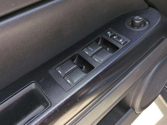 Used 2014 Jeep Patriot Latitude FWD image 9