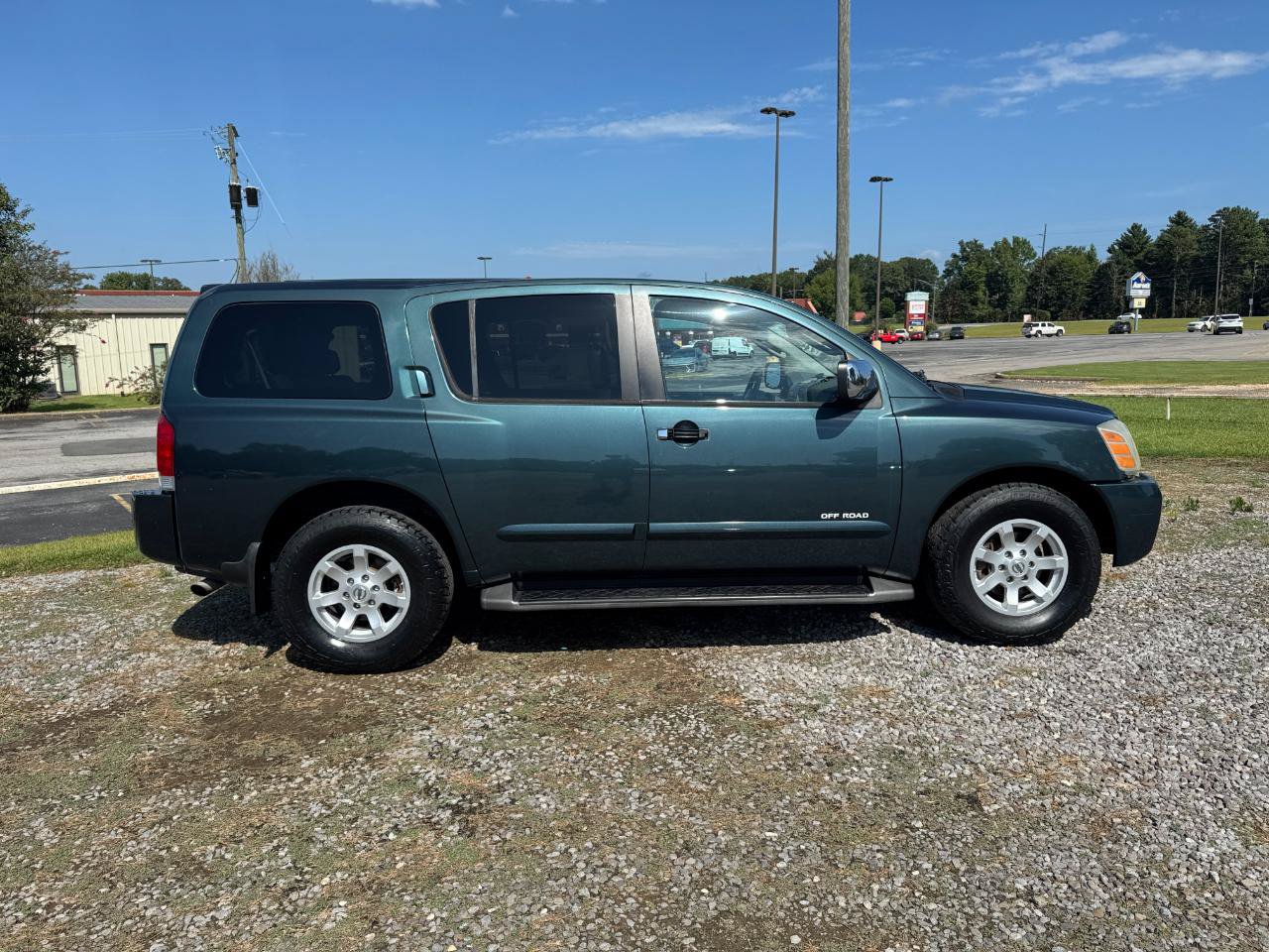Used 2004 Nissan Armada SE Off-Road RWD image 2