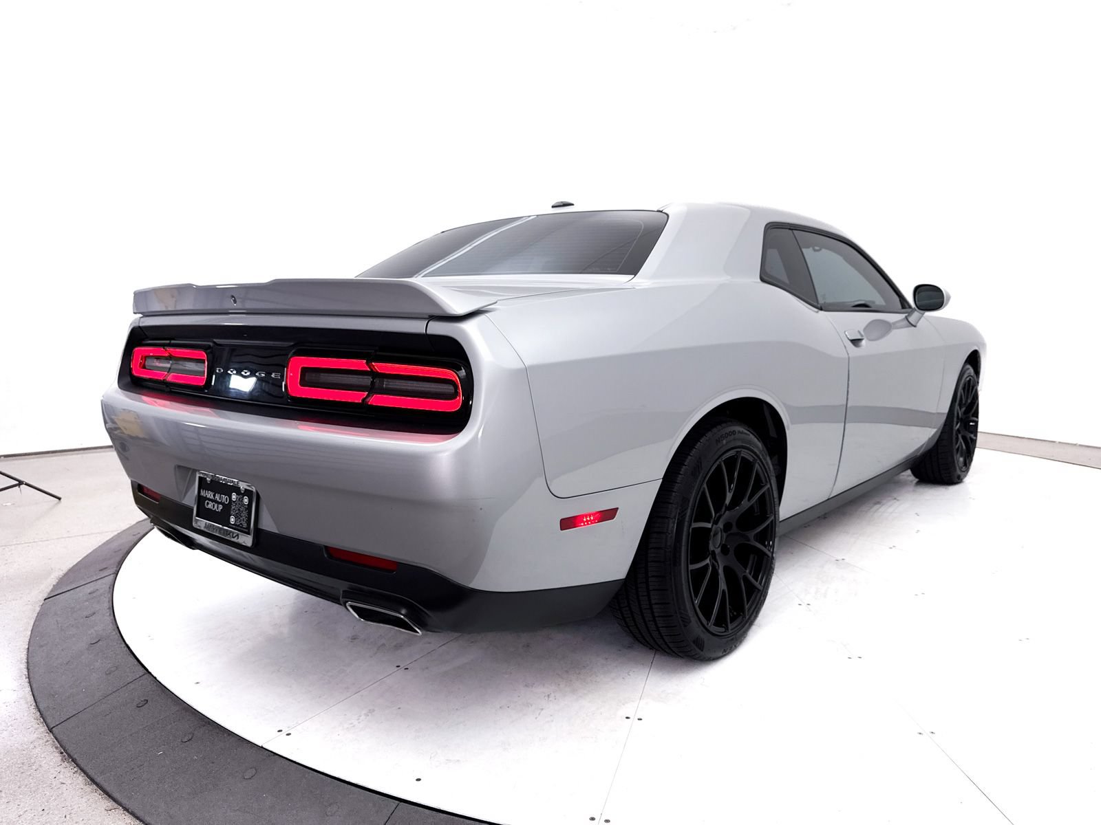 Used 2019 Dodge Challenger SXT RWD image 17