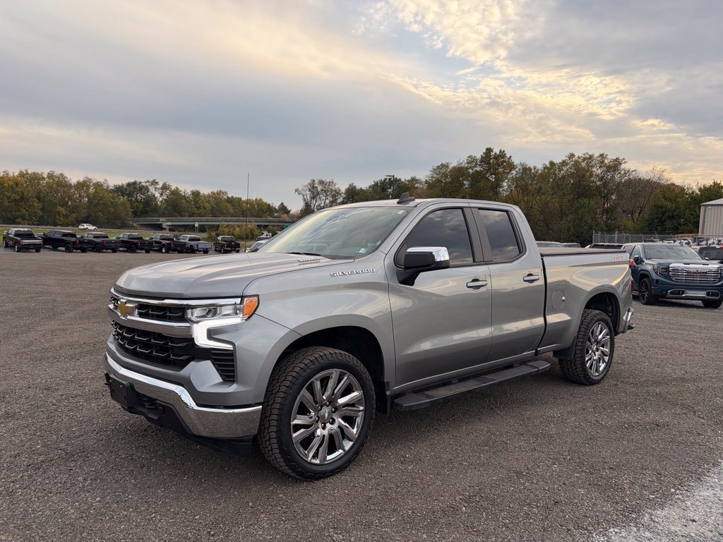 Used 2025 Chevrolet Silverado 1500 LT AWD/4WD image 2