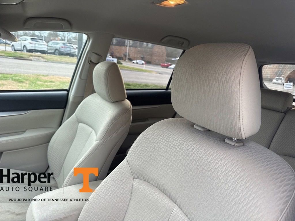 Used 2011 Subaru Outback 2.5i Premium image 12