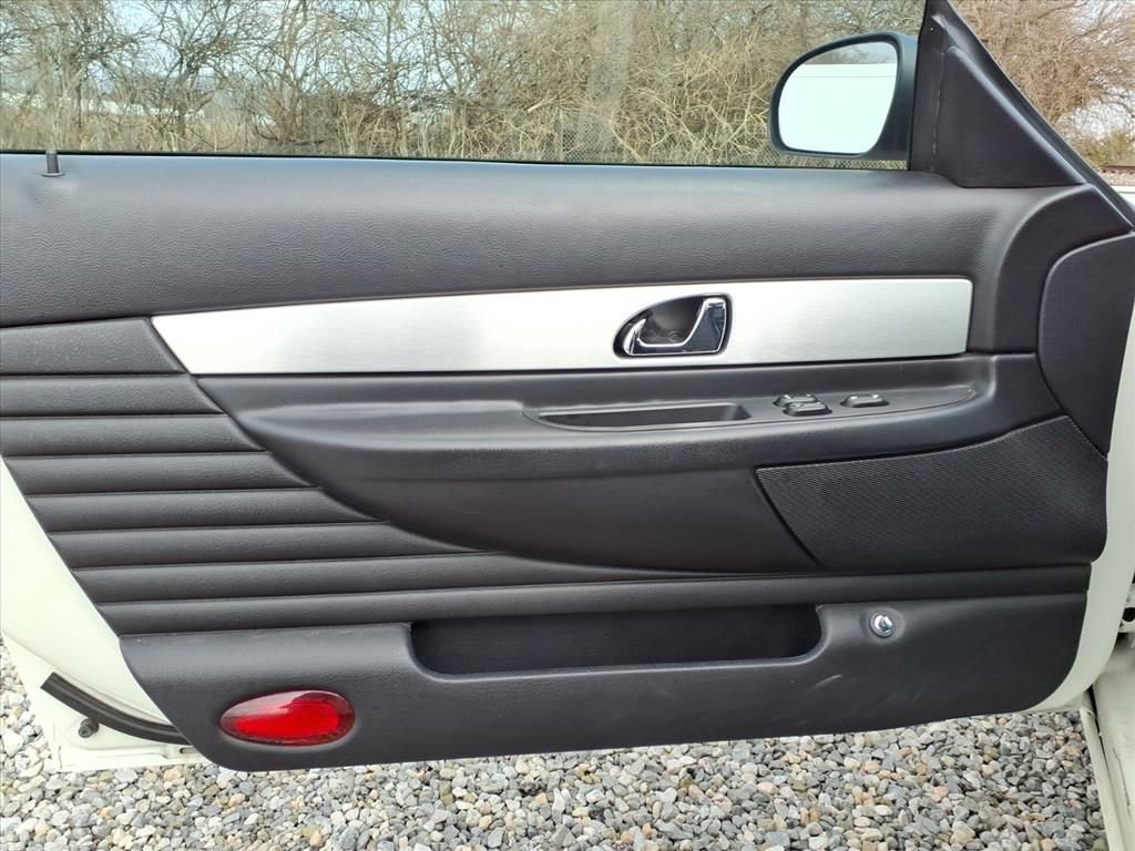 Used 2003 Ford Thunderbird Deluxe image 10