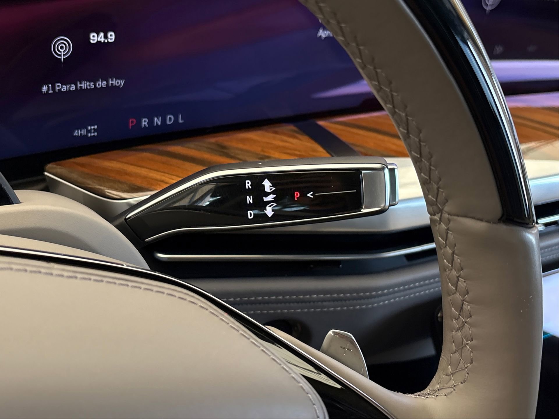 Used 2025 Cadillac Escalade ESV Sport Platinum image 31