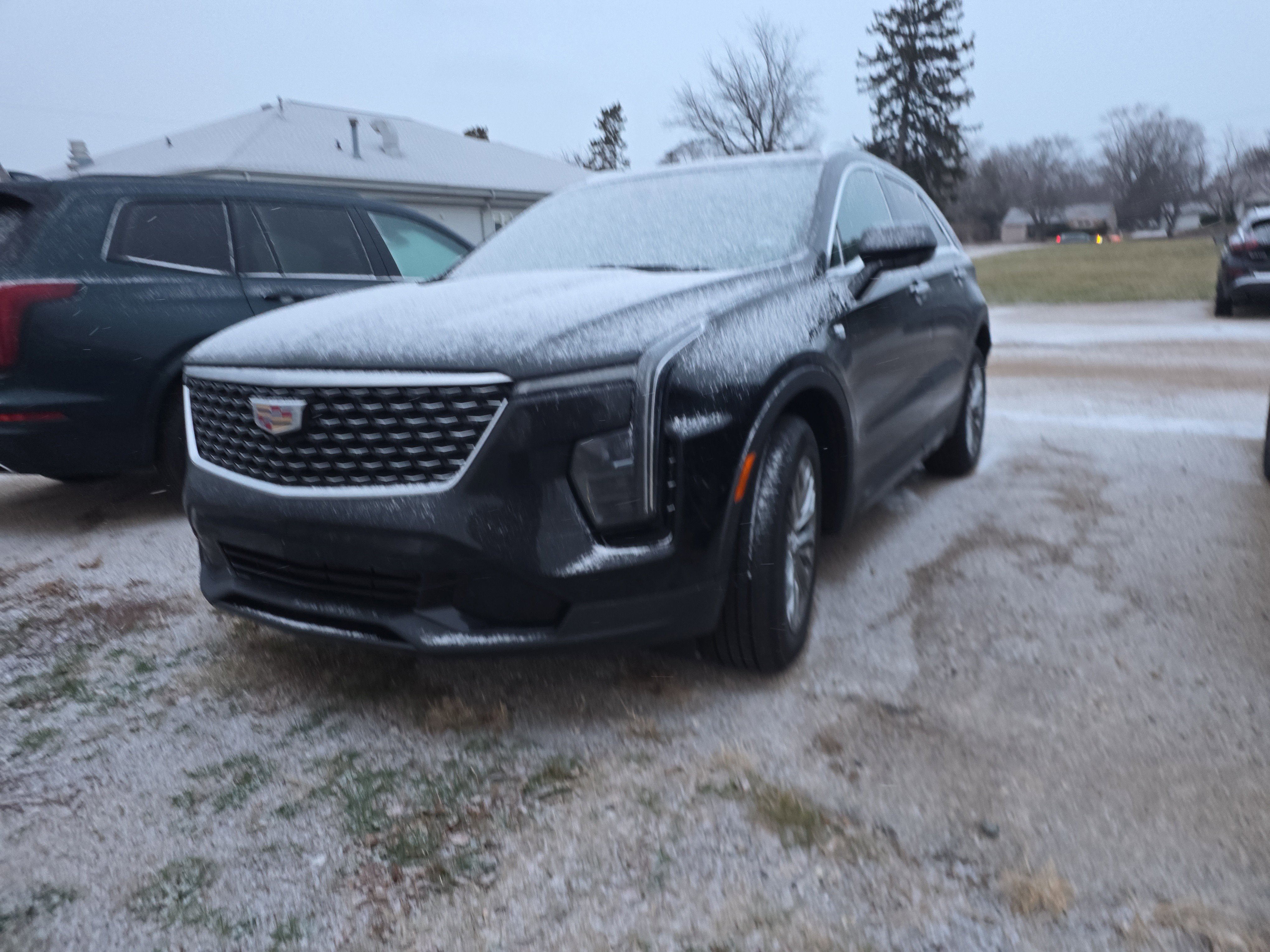 Used 2025 Cadillac XT4 Premium Luxury image 1