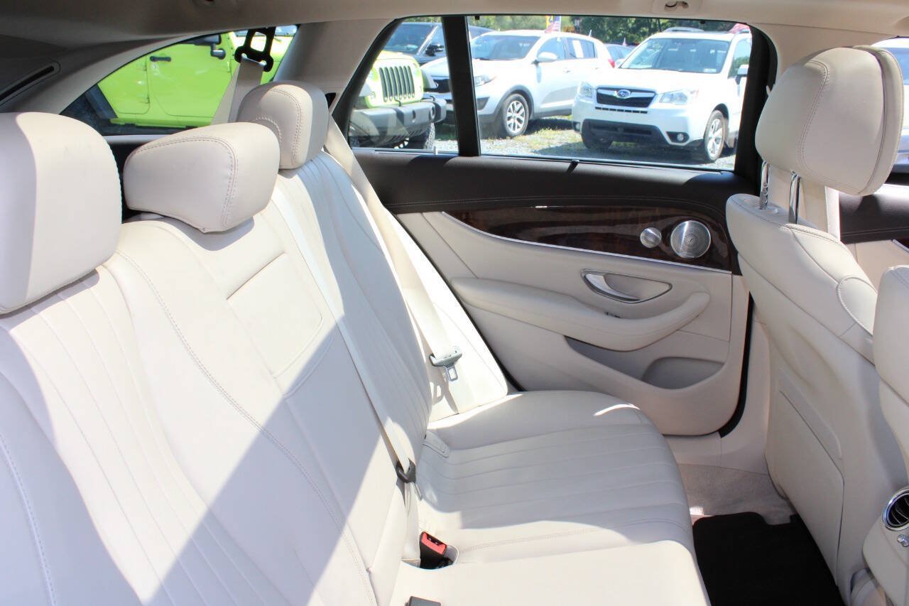 Used 2017 Mercedes-Benz E 400 4MATIC Wagon image 20