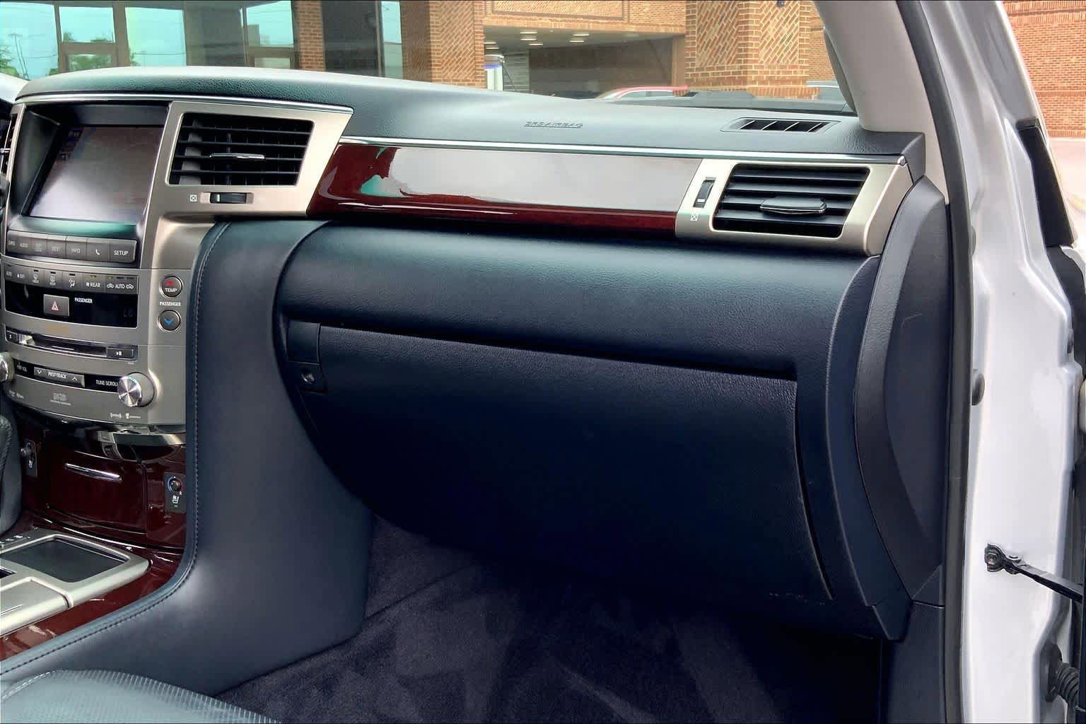 Used 2014 Lexus LX 570 4WD image 19