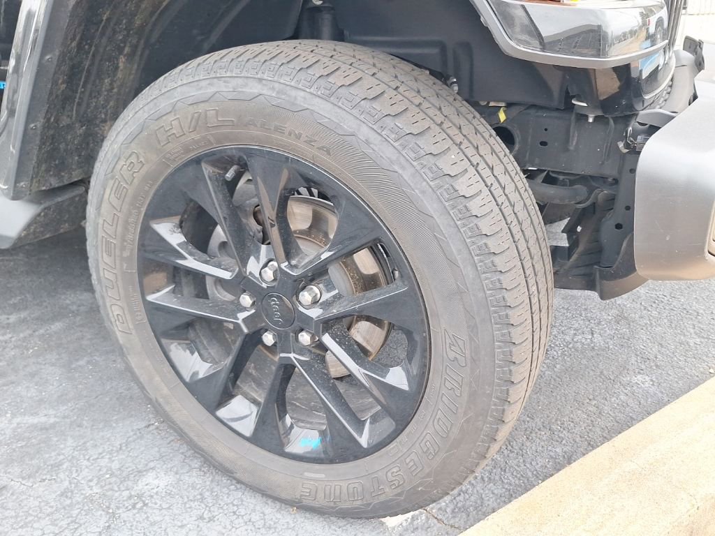 Used 2023 Jeep Wrangler Unlimited Sahara image 20