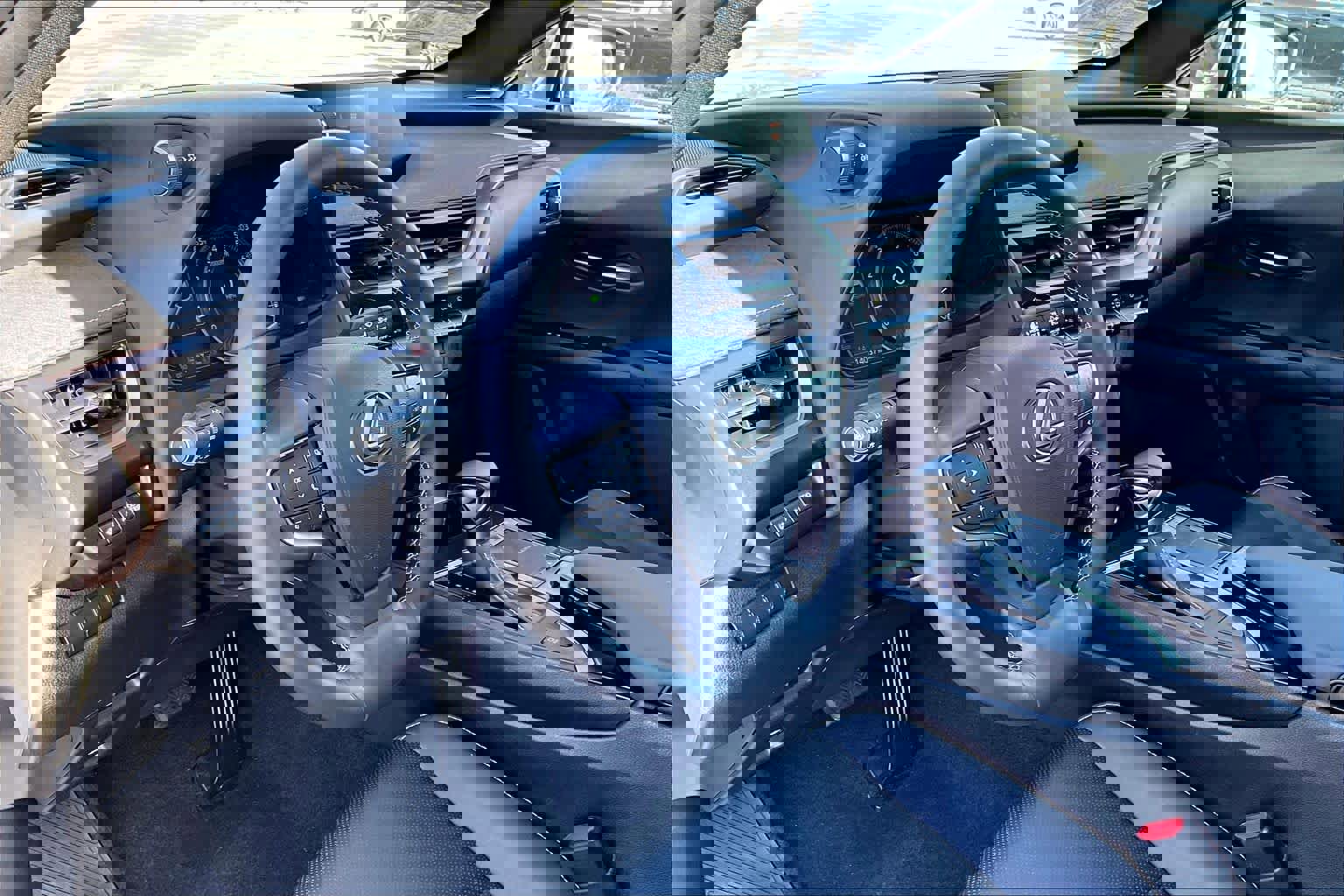 Used 2020 Lexus UX 200 w/ Premium Package image 16