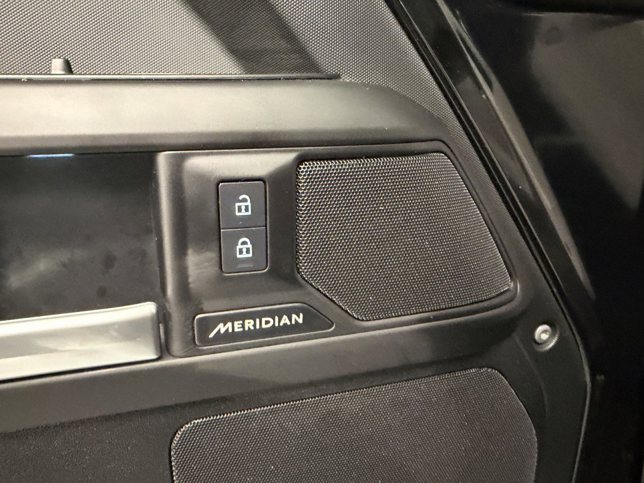 Used 2025 Land Rover Defender 110 S image 36