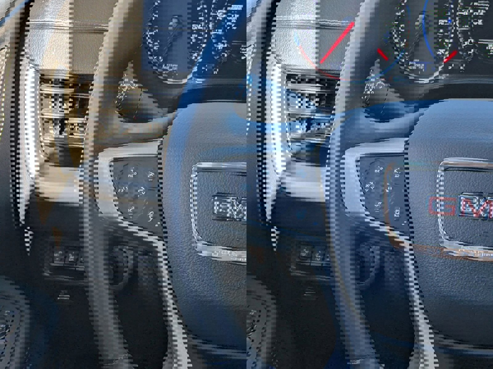 Used 2024 GMC Terrain Denali w/ Black Diamond Edition image 20