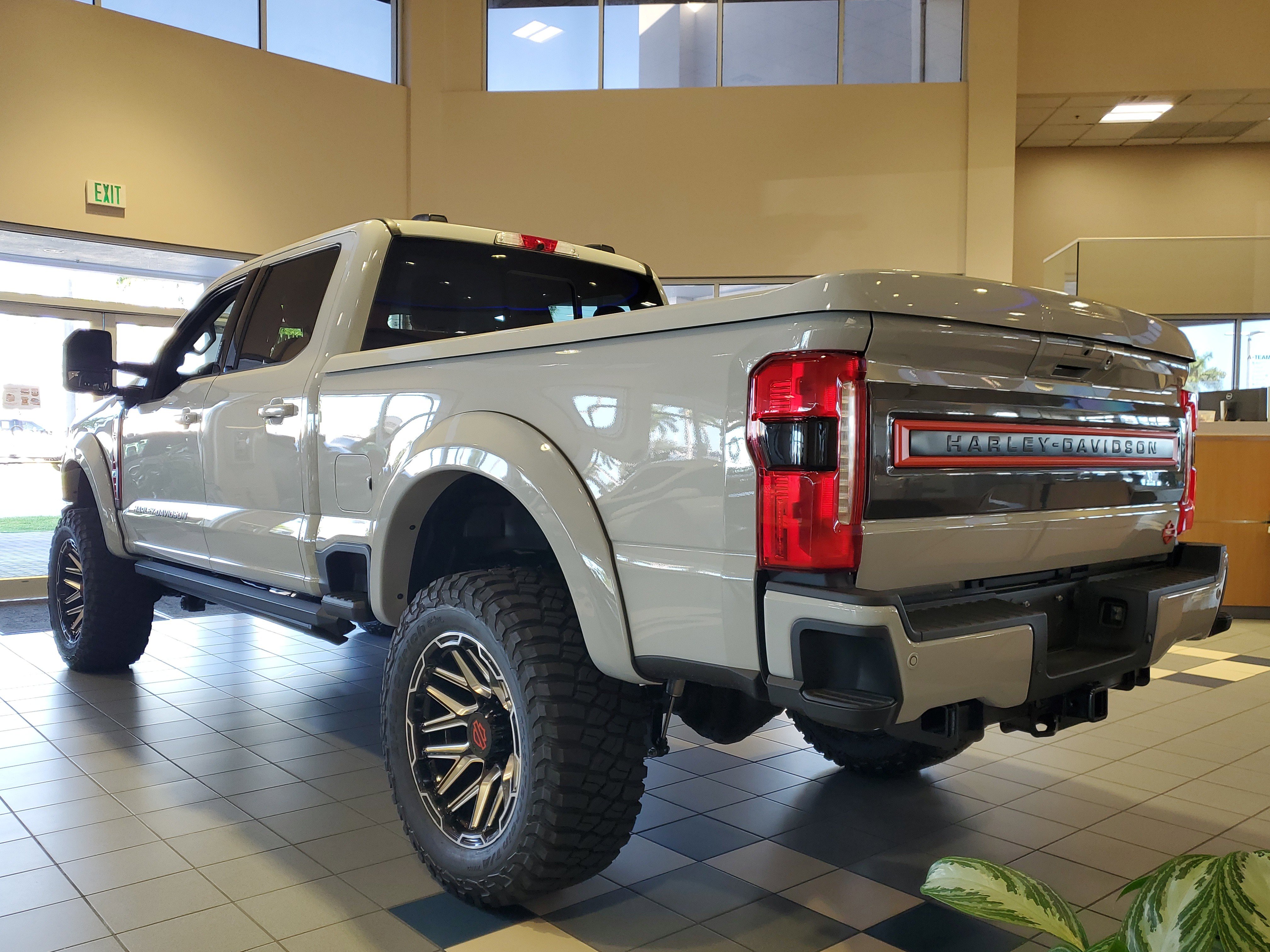 New 2026 Ford F250 Lariat w/ Black Appearance Package image 4