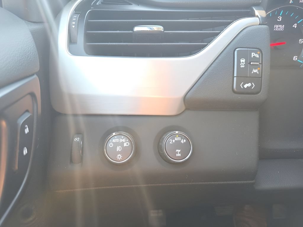 Used 2018 GMC Yukon SLT w/ Premium Edition AWD/4WD image 17