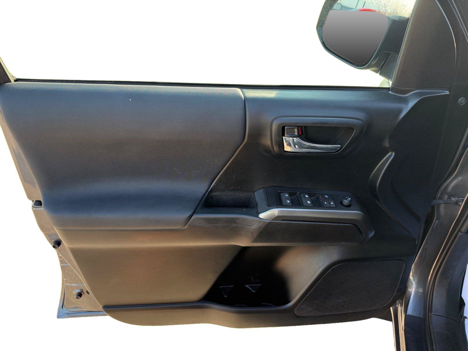 Used 2021 Toyota Tacoma TRD Sport AWD/4WD image 9