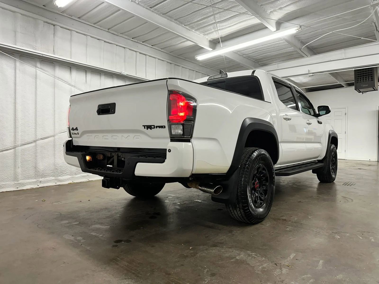 Used 2017 Toyota Tacoma TRD Pro AWD/4WD image 5