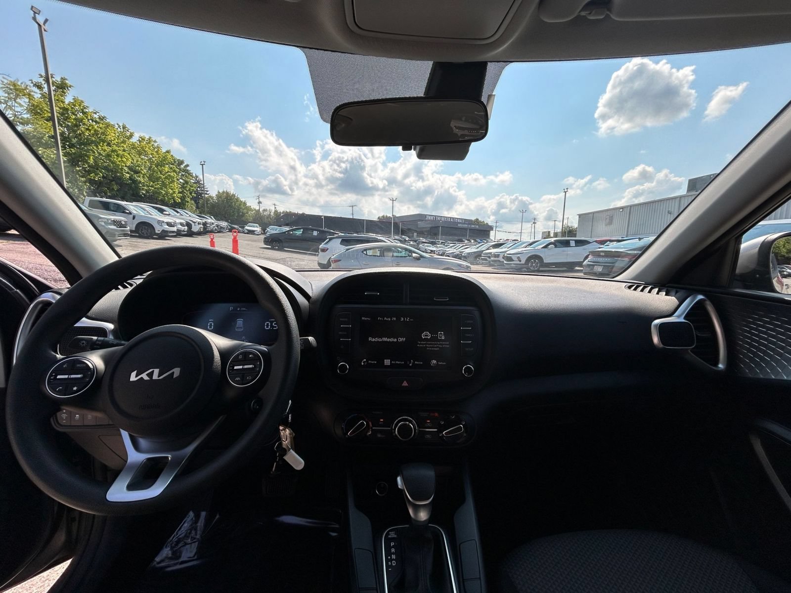 Used 2025 Kia Soul LX w/ LX Technology Package FWD image 27