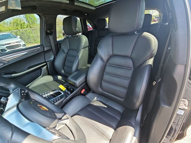 Used 2017 Porsche Macan Turbo AWD/4WD image 18