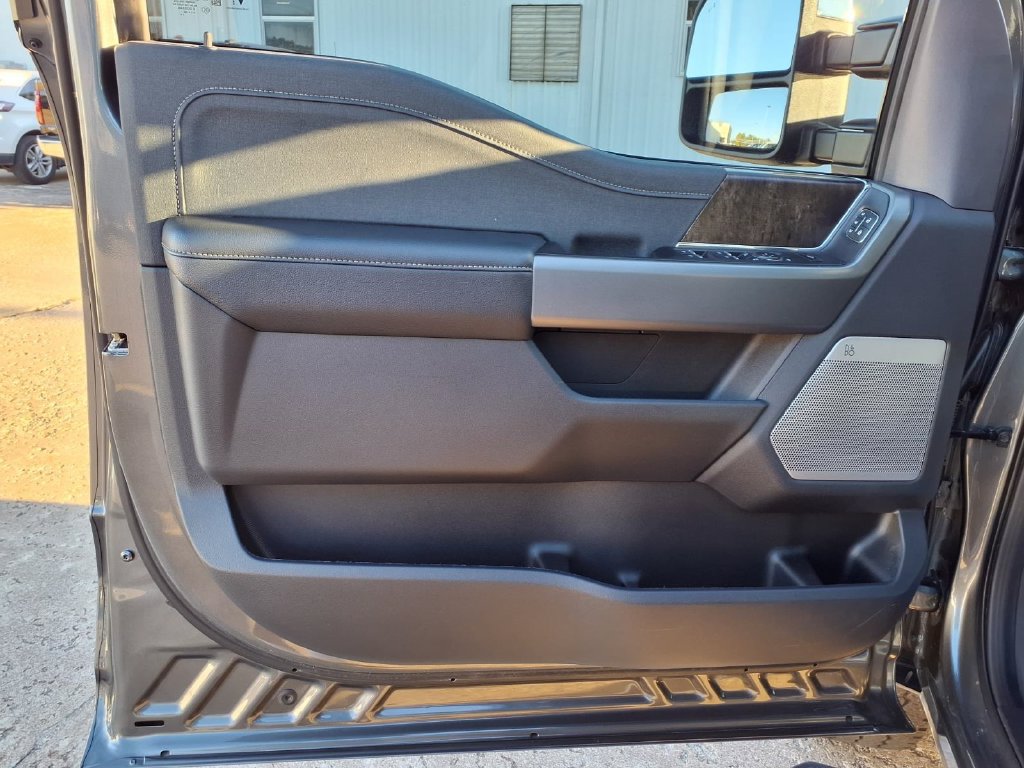 Used 2026 Ford F350 Lariat w/ Lariat Ultimate Package AWD/4WD image 16
