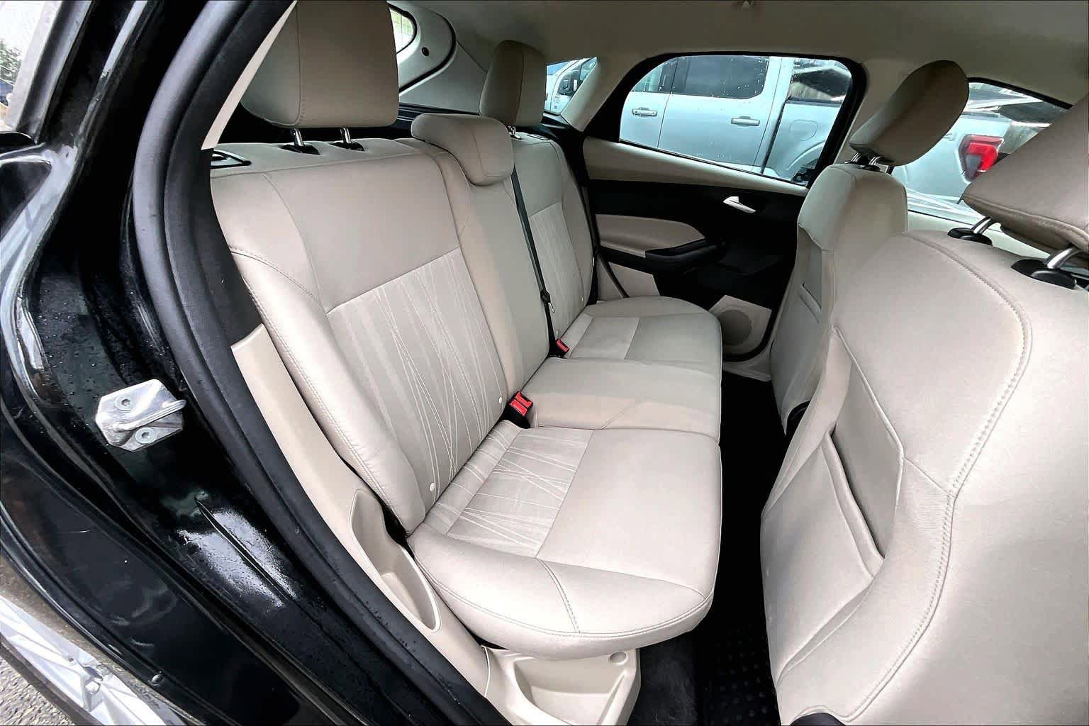 Used 2015 Ford Focus SE FWD image 20