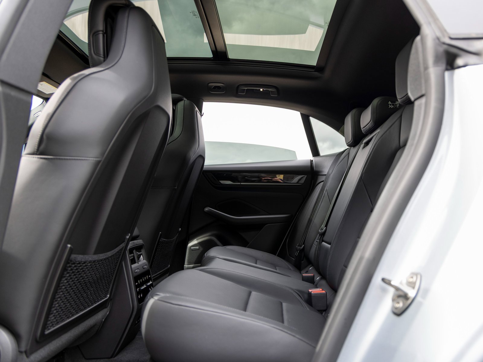 New 2025 Porsche Macan Electric image 41