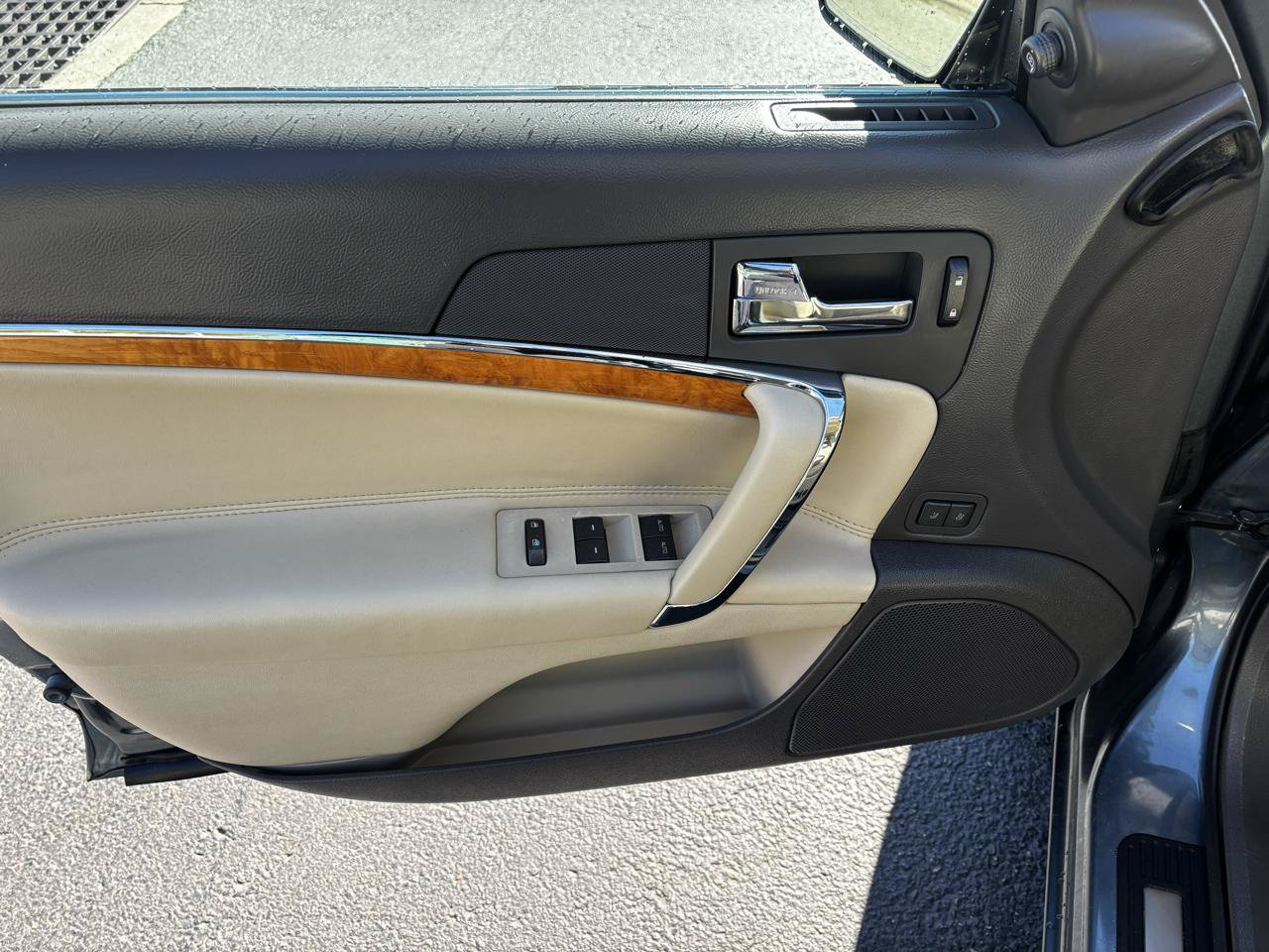 Used 2012 Lincoln MKZ FWD image 12