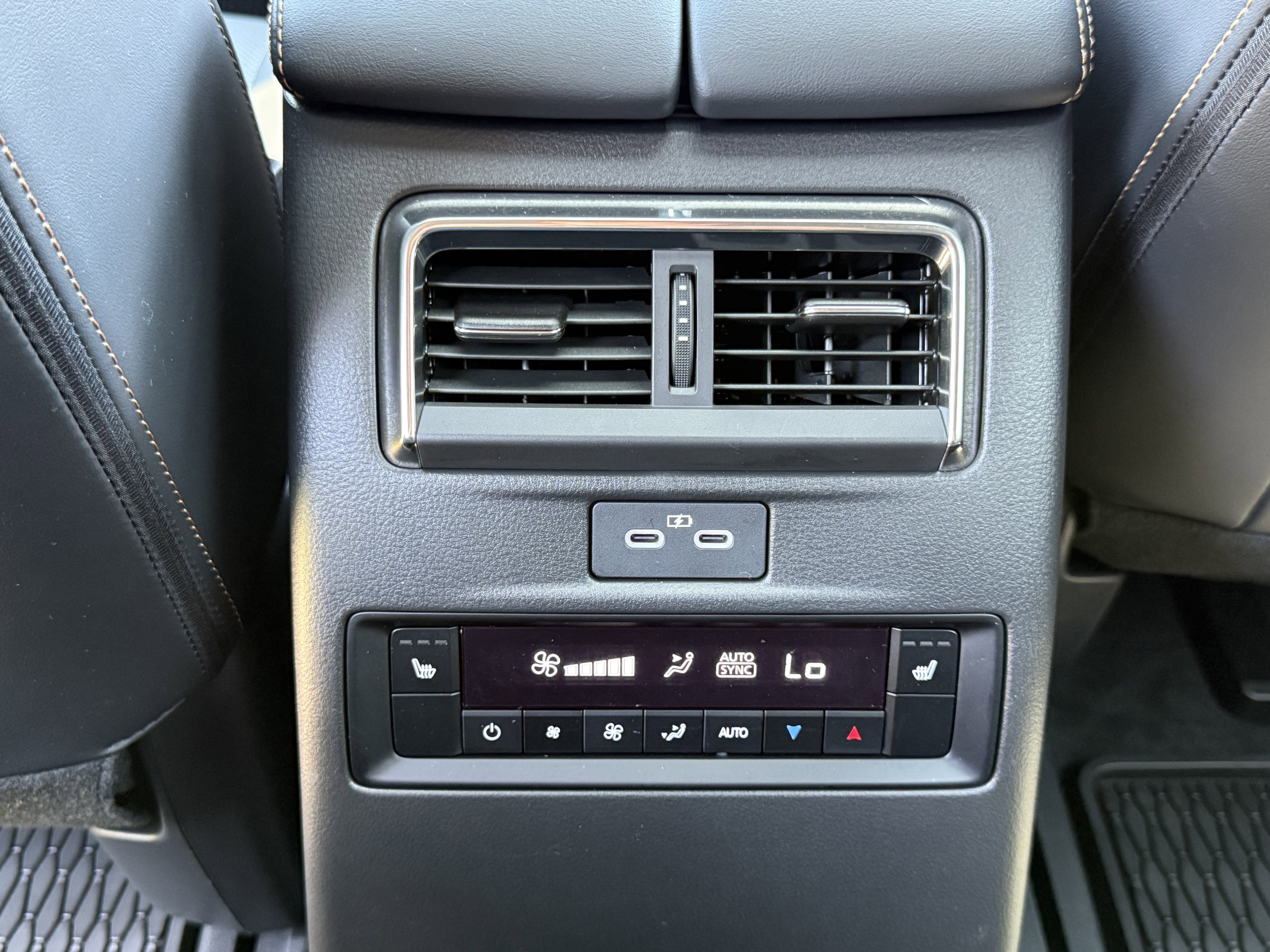 Certified 2025 MAZDA CX-70 3.3 Turbo S w/ Premium Package image 6