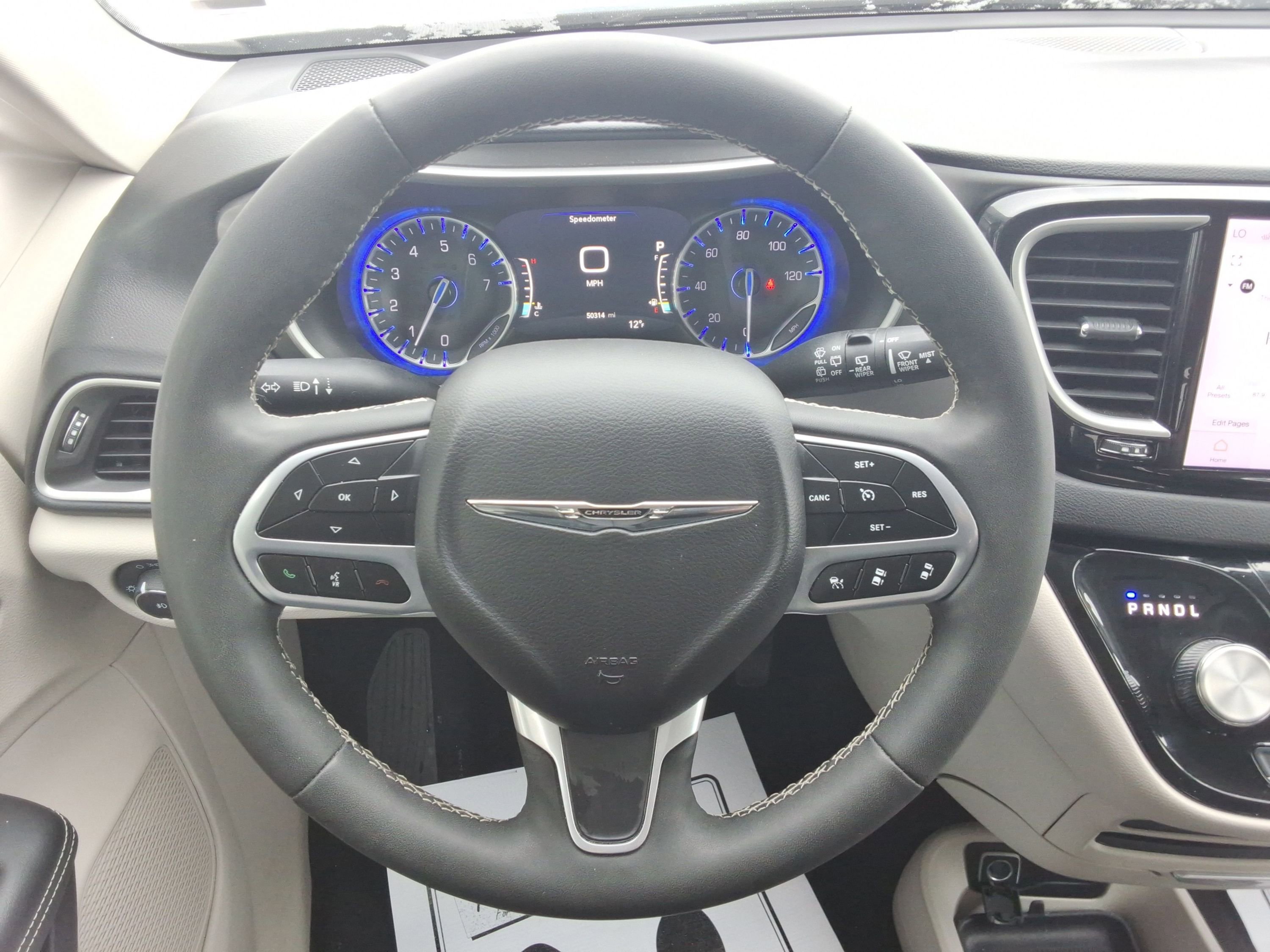 Used 2024 Chrysler Pacifica Touring-L image 11