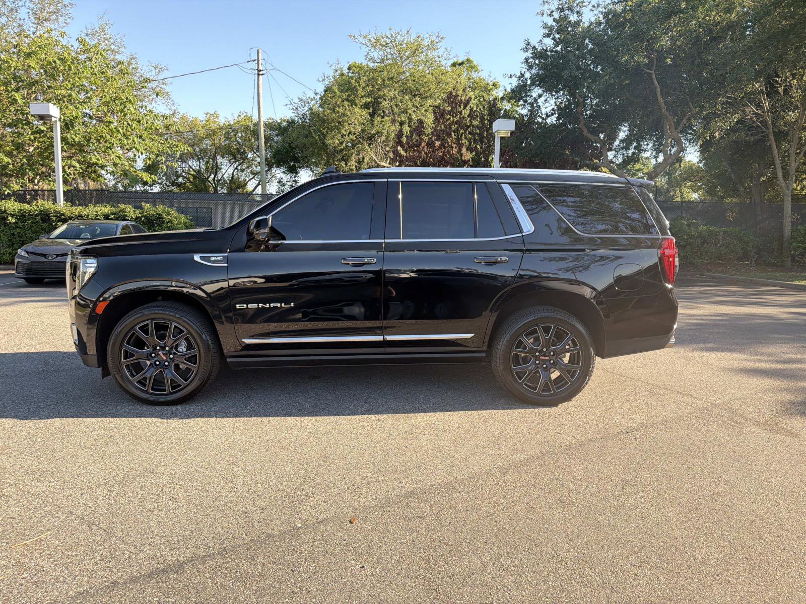 Used 2023 GMC Yukon Denali RWD image 6