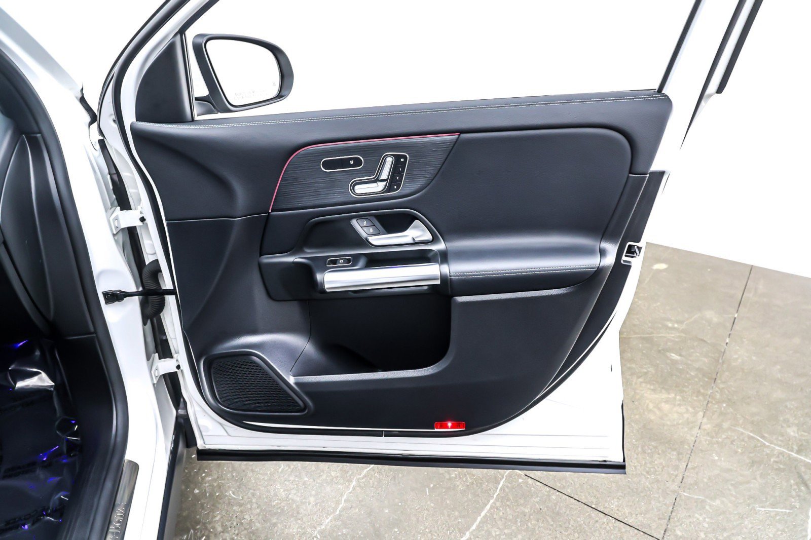 Certified 2023 Mercedes-Benz GLA 250 4MATIC w/ Premium Package image 23