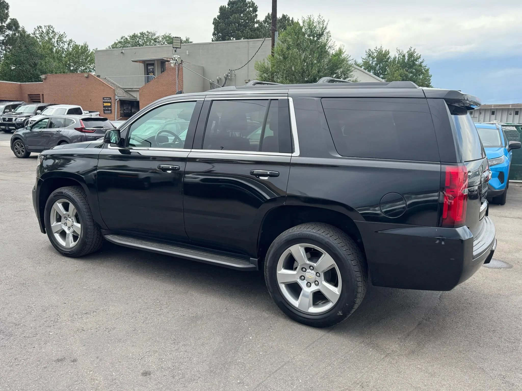 Used 2019 Chevrolet Tahoe LT w/ Luxury Package AWD/4WD image 4